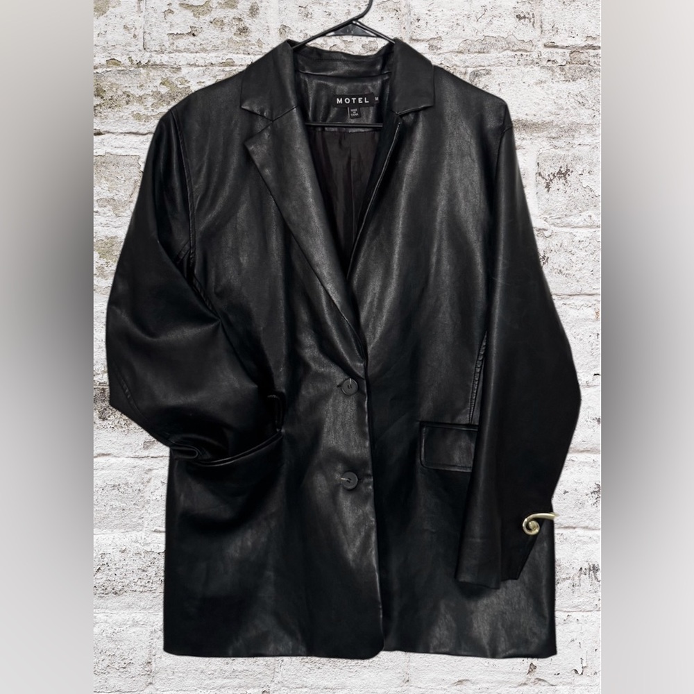 2 for 20$! 🌹 Motel Rocks Black Faux Leather Shacket 🎱
